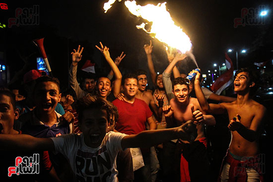 احتفالات المصريين فى الشارع (24)