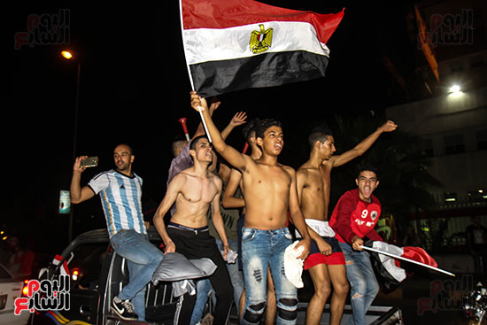 احتفالات المصريين فى الشارع (35)
