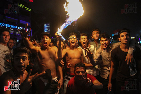 احتفالات المصريين فى الشارع (21)