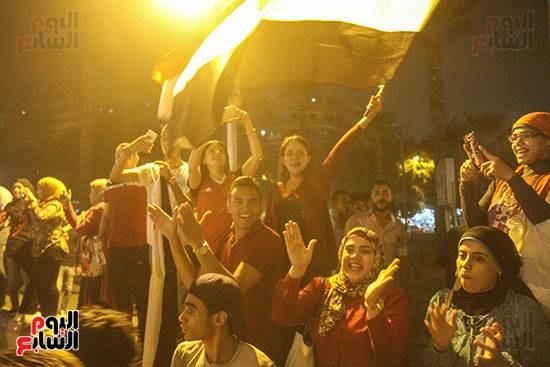 احتفالات المصريين فى الشارع (8)