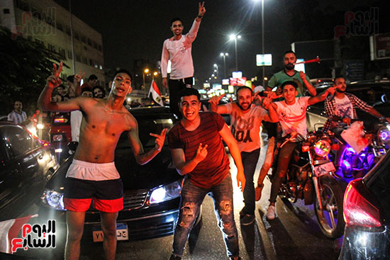 احتفالات المصريين فى الشارع (38)