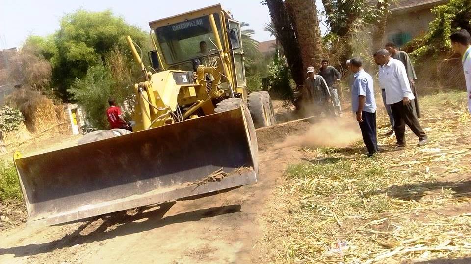 رفع 35 طن تراكمات وأتربة ونظافة شوارع بمدينة طهطا (1)
