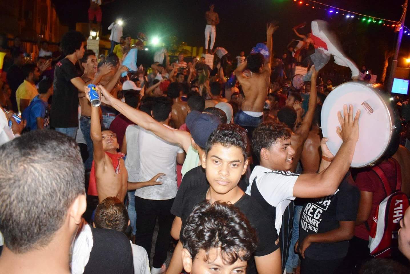 احتفال المصرين بالفوز احتفال المصرين بالفوز