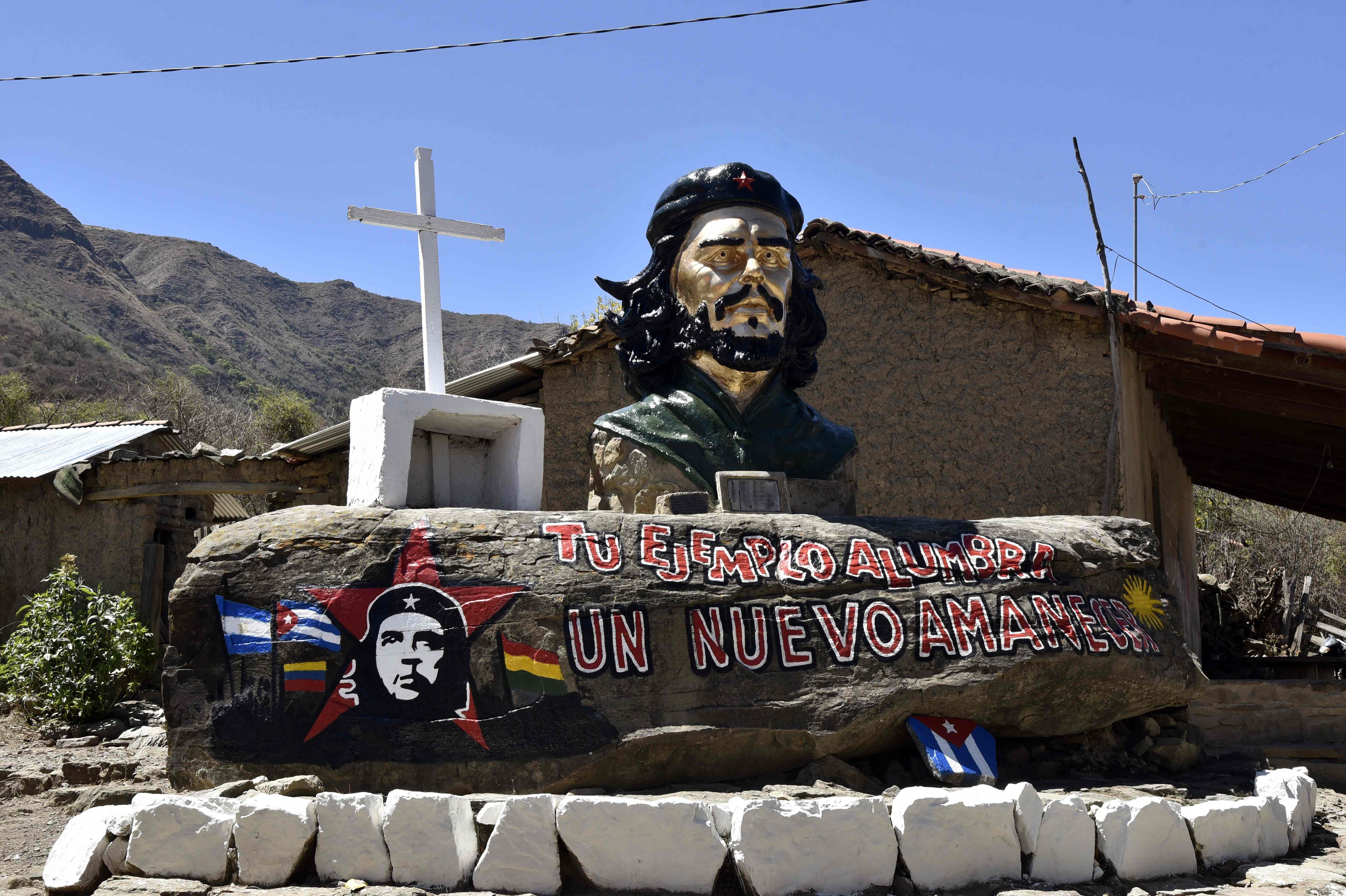 نصب تذكارى لجيفارا فى بوليفيا