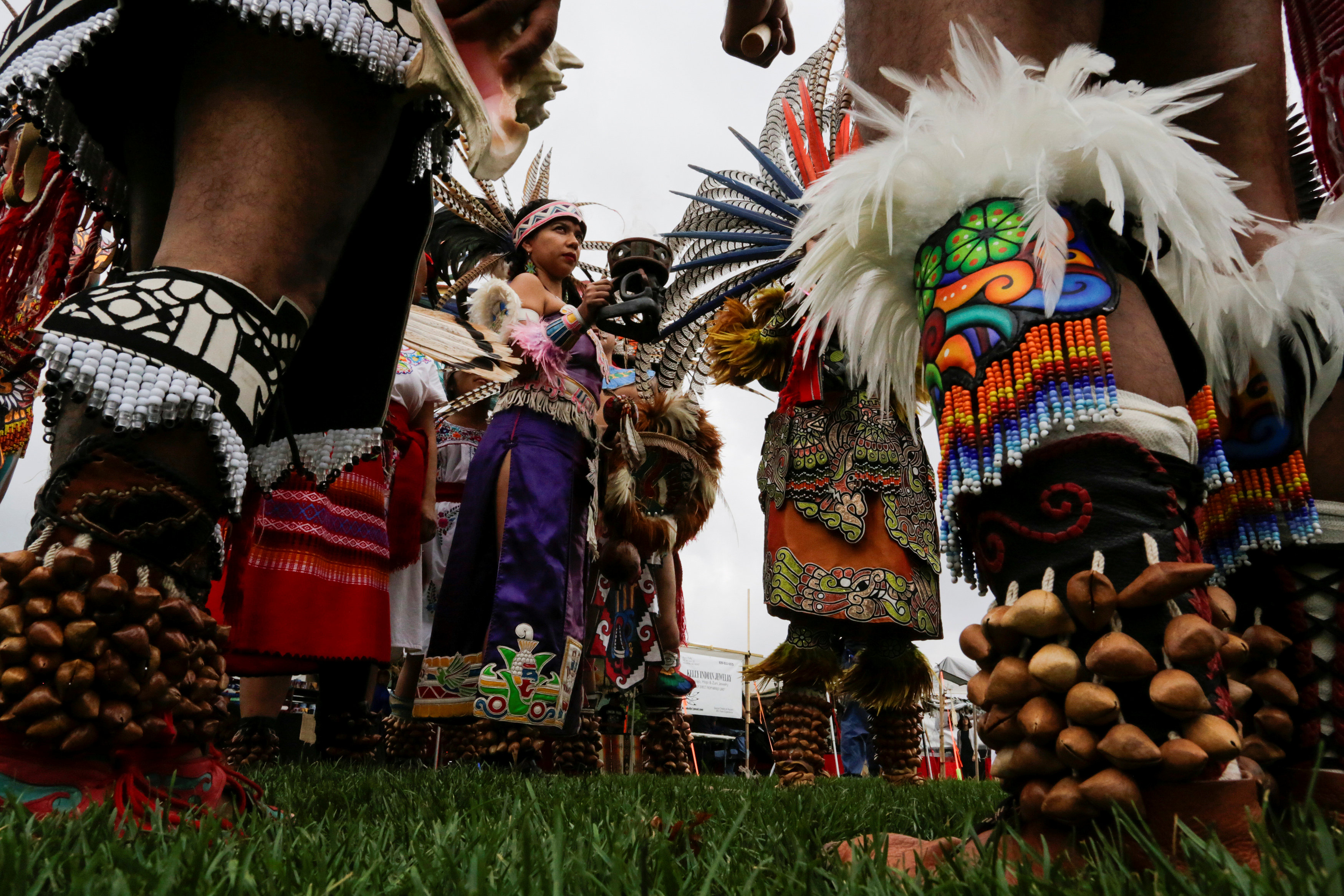 رقصات شعبية خاصة فى احتفالات سكان أمريكا الأصليين