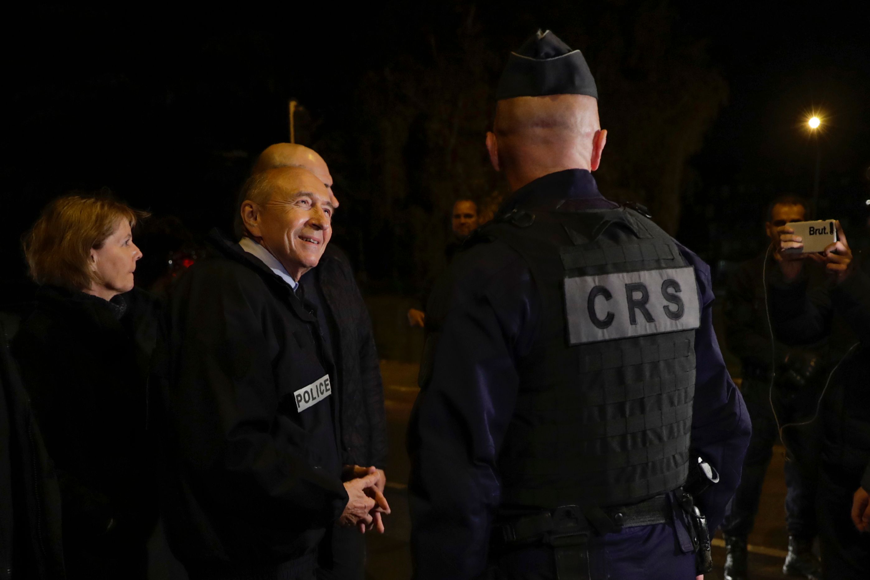 وزير الداخلية الفرنسى يتحدث لرجال الشرطة فى باريس
