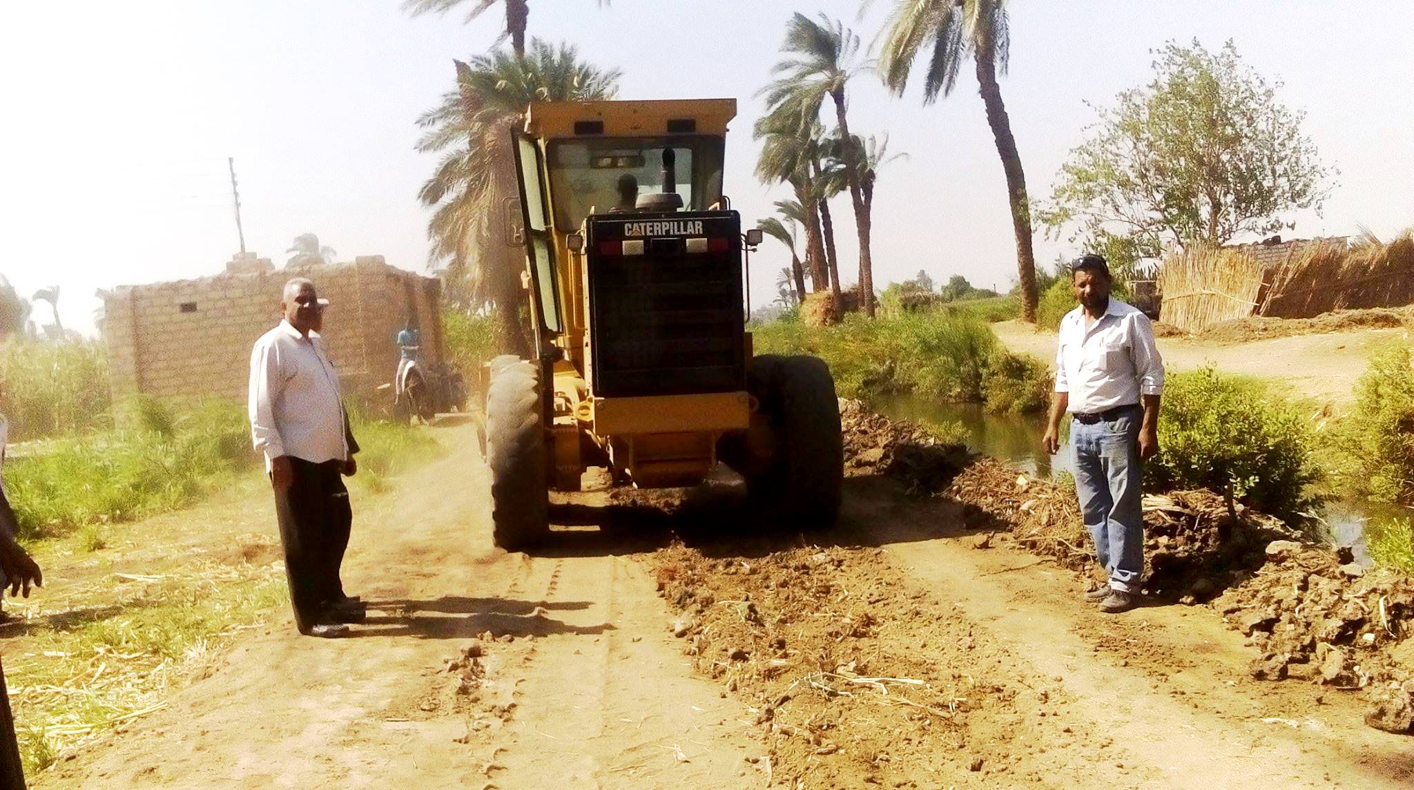 رفع 35 طن تراكمات وأتربة ونظافة شوارع بمدينة طهطا (3)
