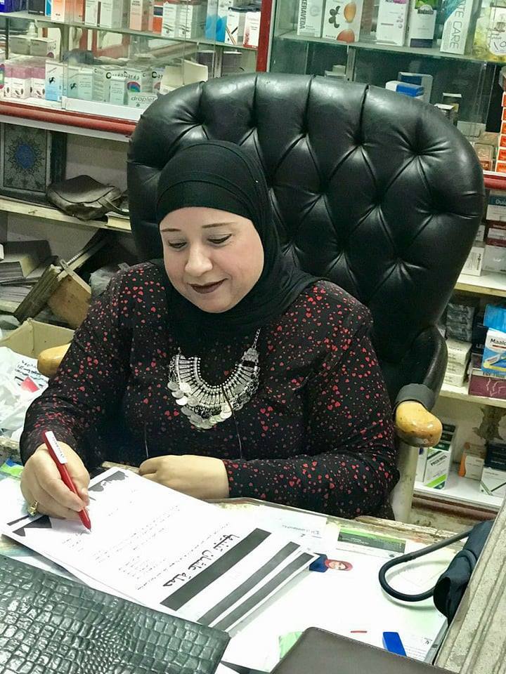سيدات بورسعيد يوقعن على حملة عشان تبنيها (1)