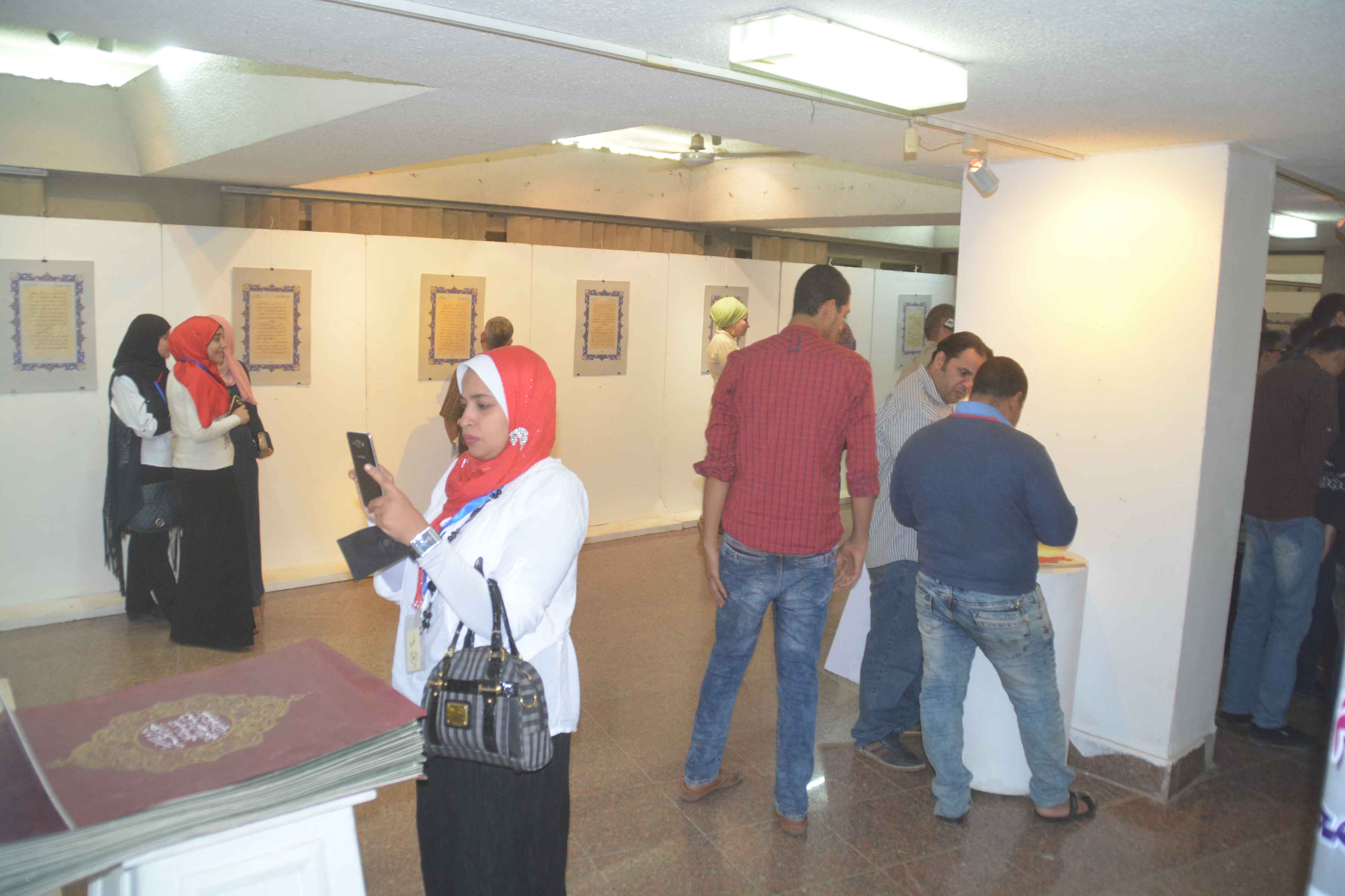 محافظ المنيا يفتتح معرض الخط العربى بقصر الثقافة  (11)