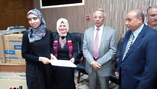محافظ شمال سيناء يكرم متدربات مشروع فرصة  بالعريش (3)