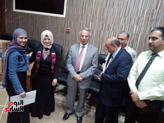 محافظ شمال سيناء يكرم متدربات مشروع فرصة  بالعريش (8)