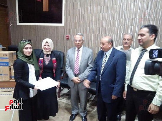 محافظ شمال سيناء يكرم متدربات مشروع فرصة  بالعريش (6)