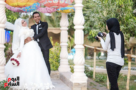 العروسان اثناء التصوير 