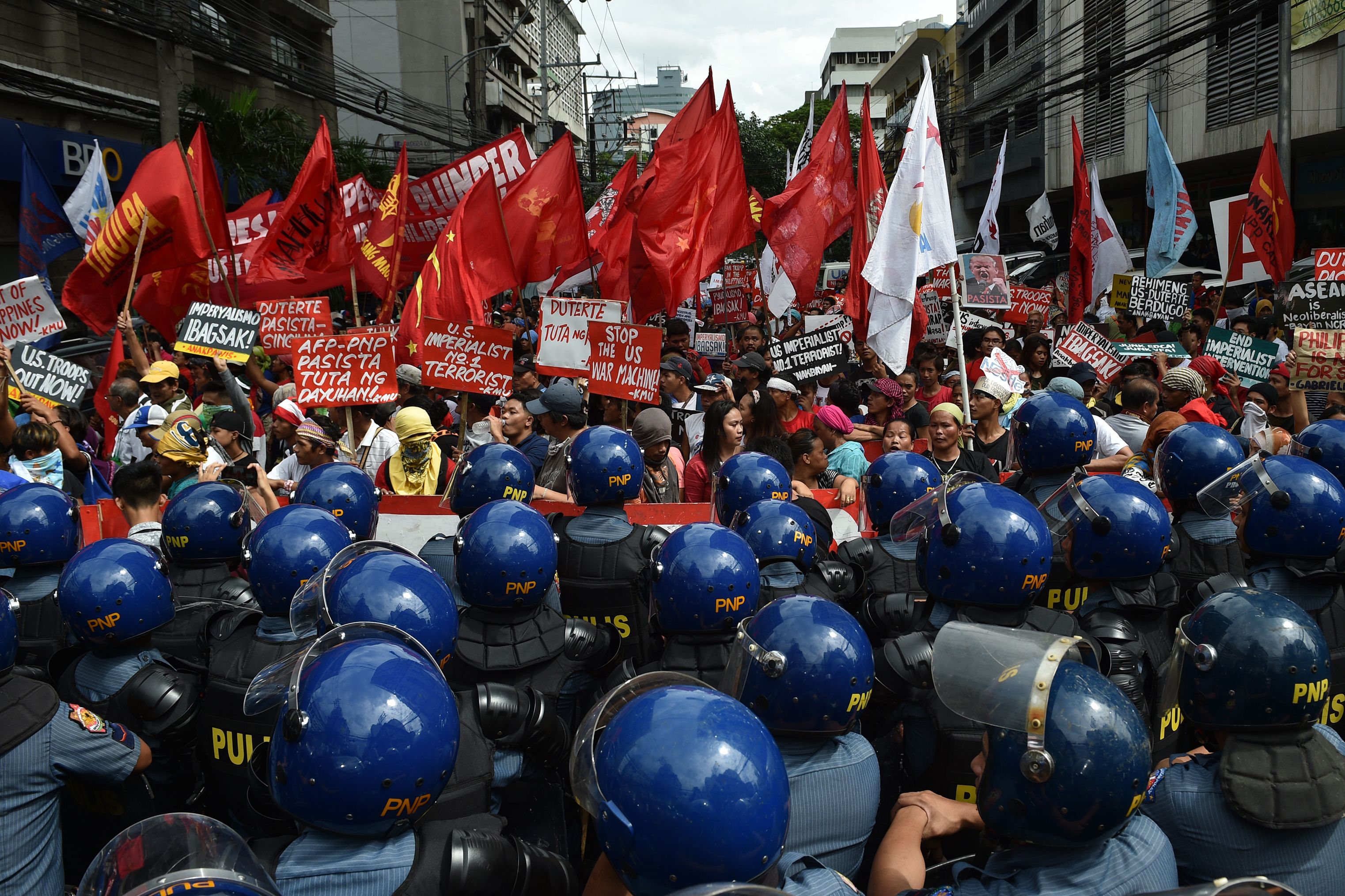 تظاهرات فى الفلبين ضد زيارة ترامب