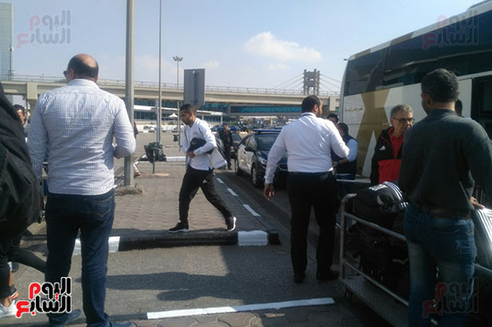 المنتخب الوطنى يصل مطار القاهرة استعدادا للسفر إلى غانا (5)