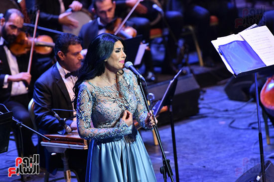 السورية رويدا عطية تبدأ حفلها الان ضمن فعاليات مهرجان الموسيقى العربية (7)