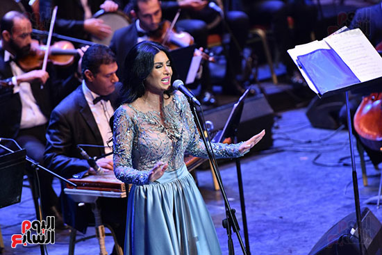 السورية رويدا عطية تبدأ حفلها الان ضمن فعاليات مهرجان الموسيقى العربية (5)