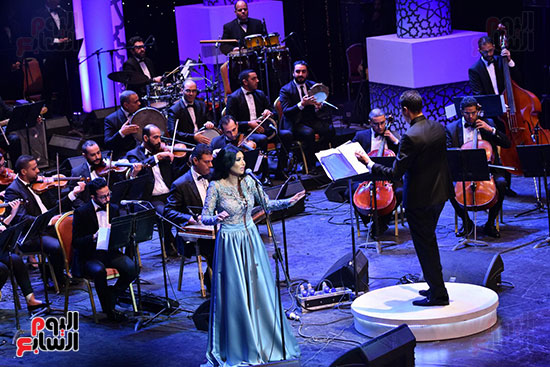 السورية رويدا عطية تبدأ حفلها الان ضمن فعاليات مهرجان الموسيقى العربية (3)