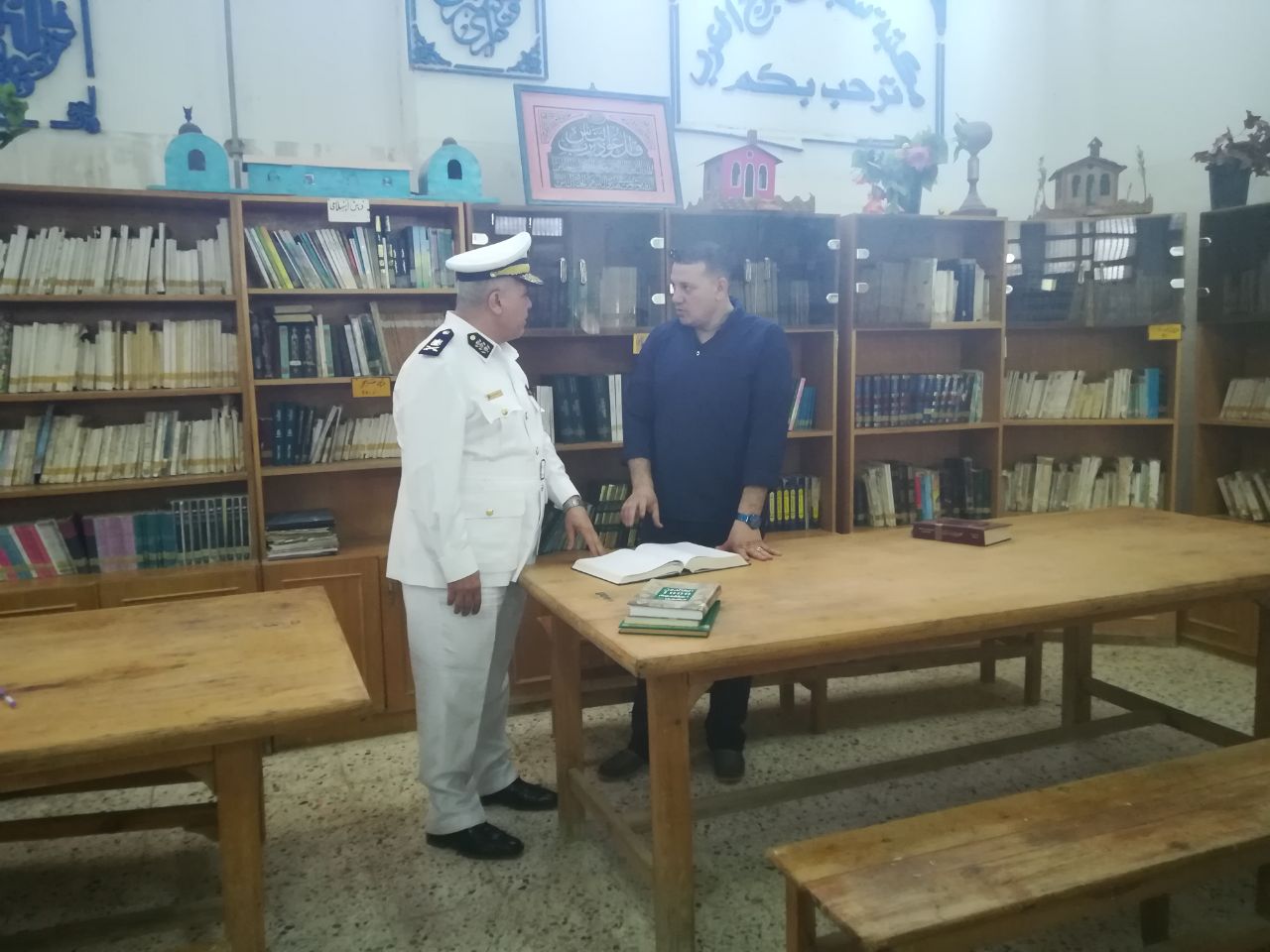 السجين داخل مكتبة سجن برج العرب