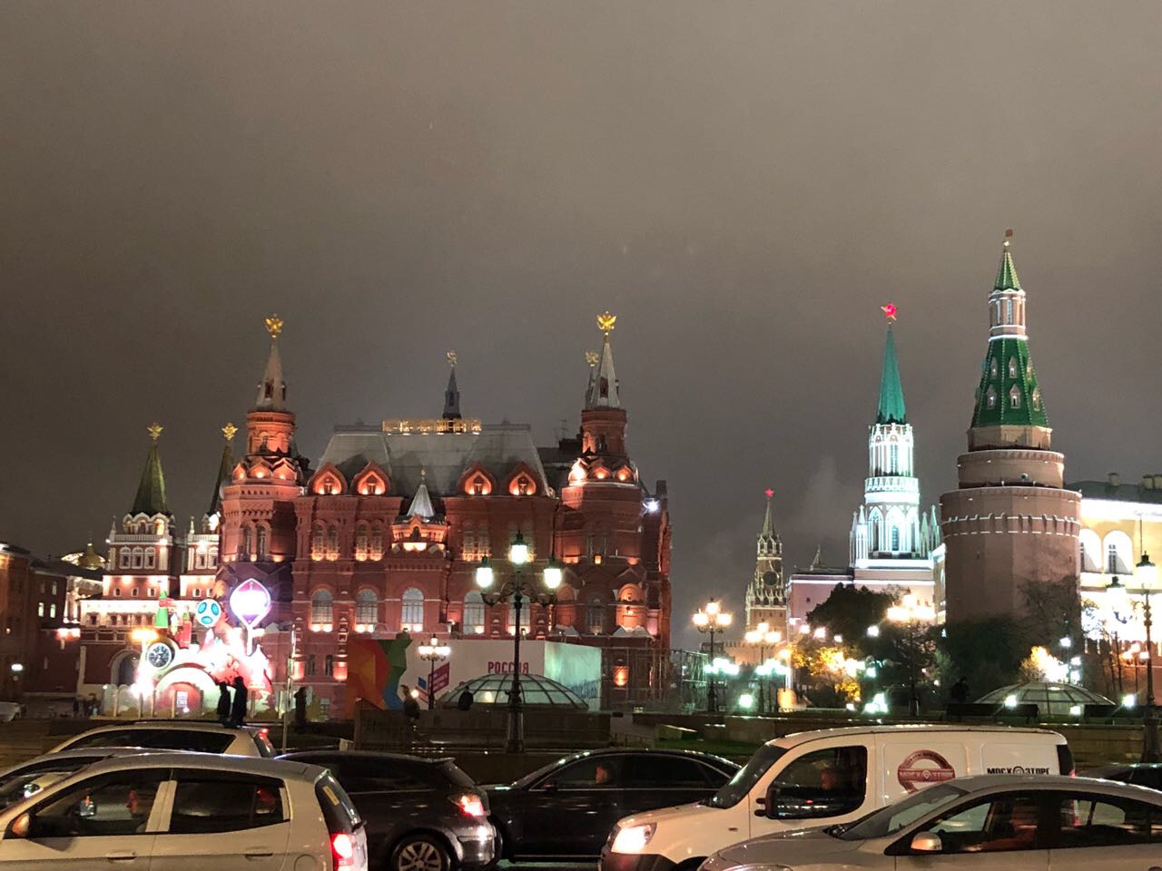 مبانى موسكو التاريخية تتزين فى المساء