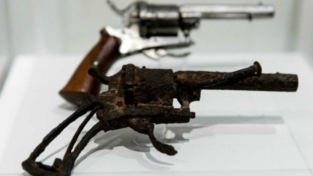 مسدس يوجد بمتحف فان جوخ يعتقد أنه انتحار به