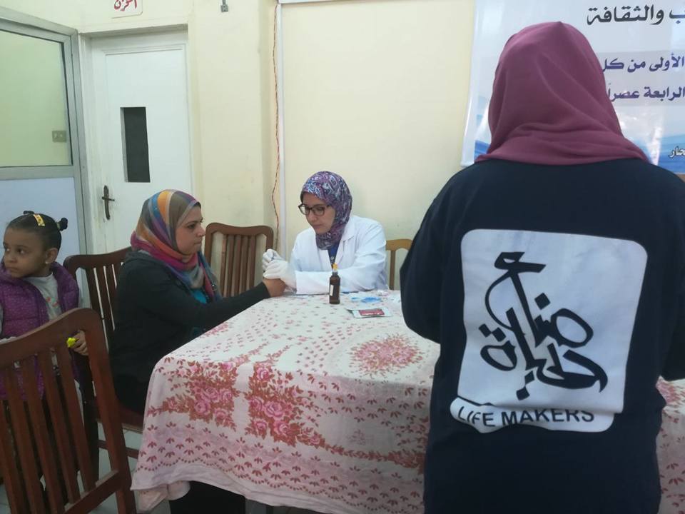 3 فحص بعض الحالات للكشف عن "فيروس سى"