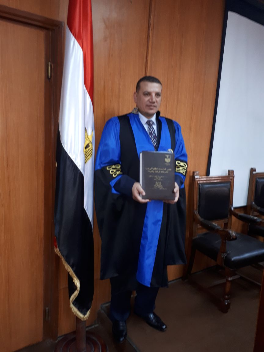 السجين يحصل على درجة الدكتوراه