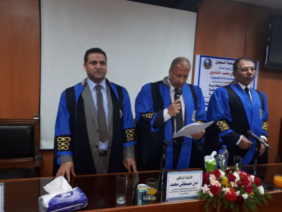 أثناء إعلان نتيجة المناقشة