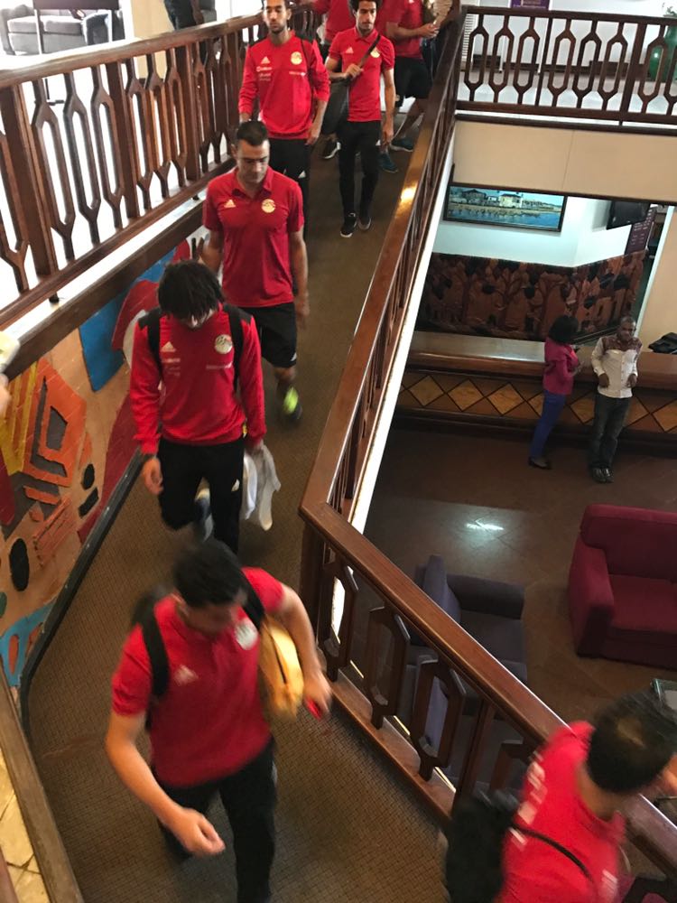 اللاعبون فى الطريق للاتوبيس