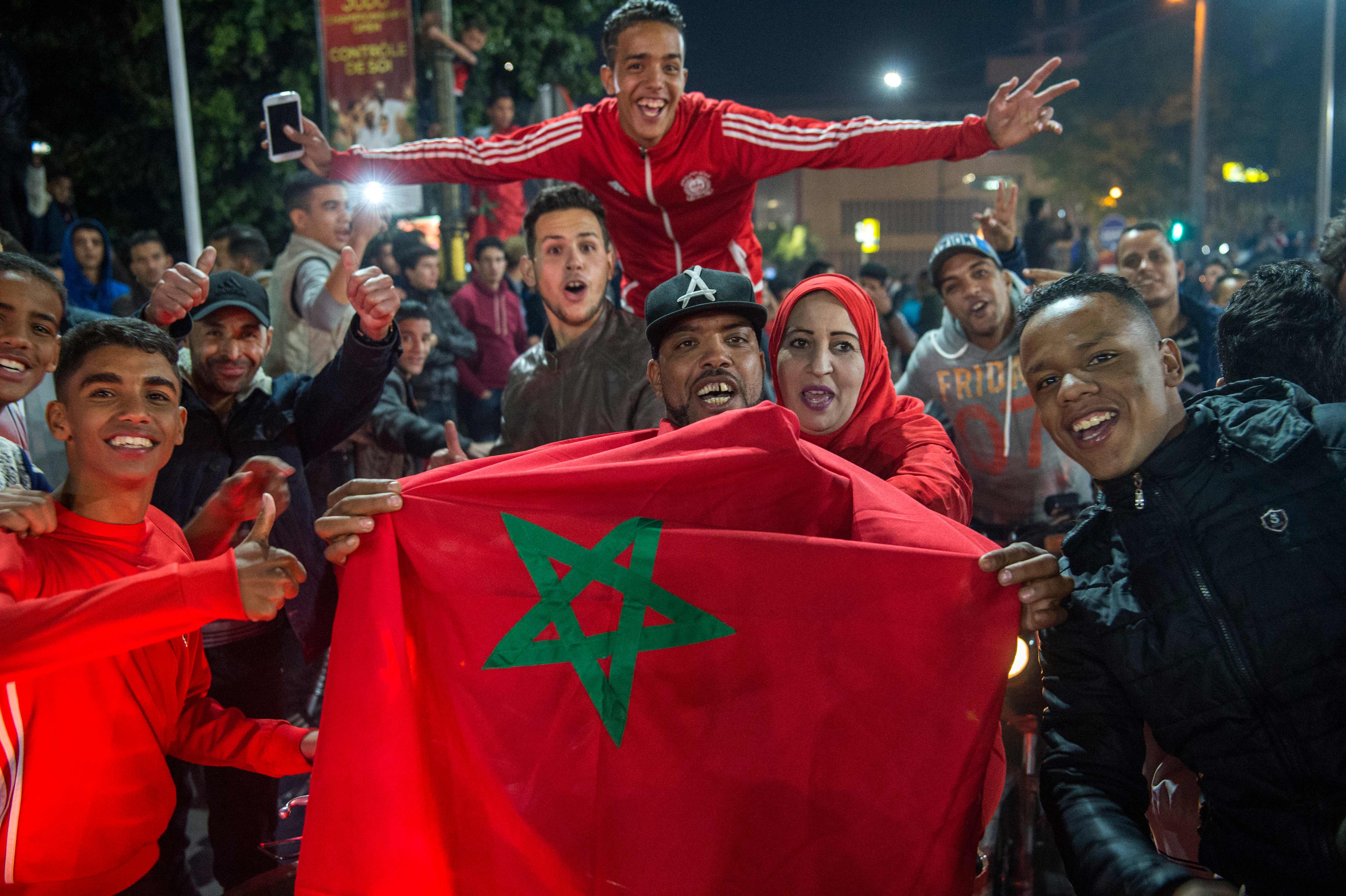 شباب المغرب يملئون الشوارع فرحا بالفوز