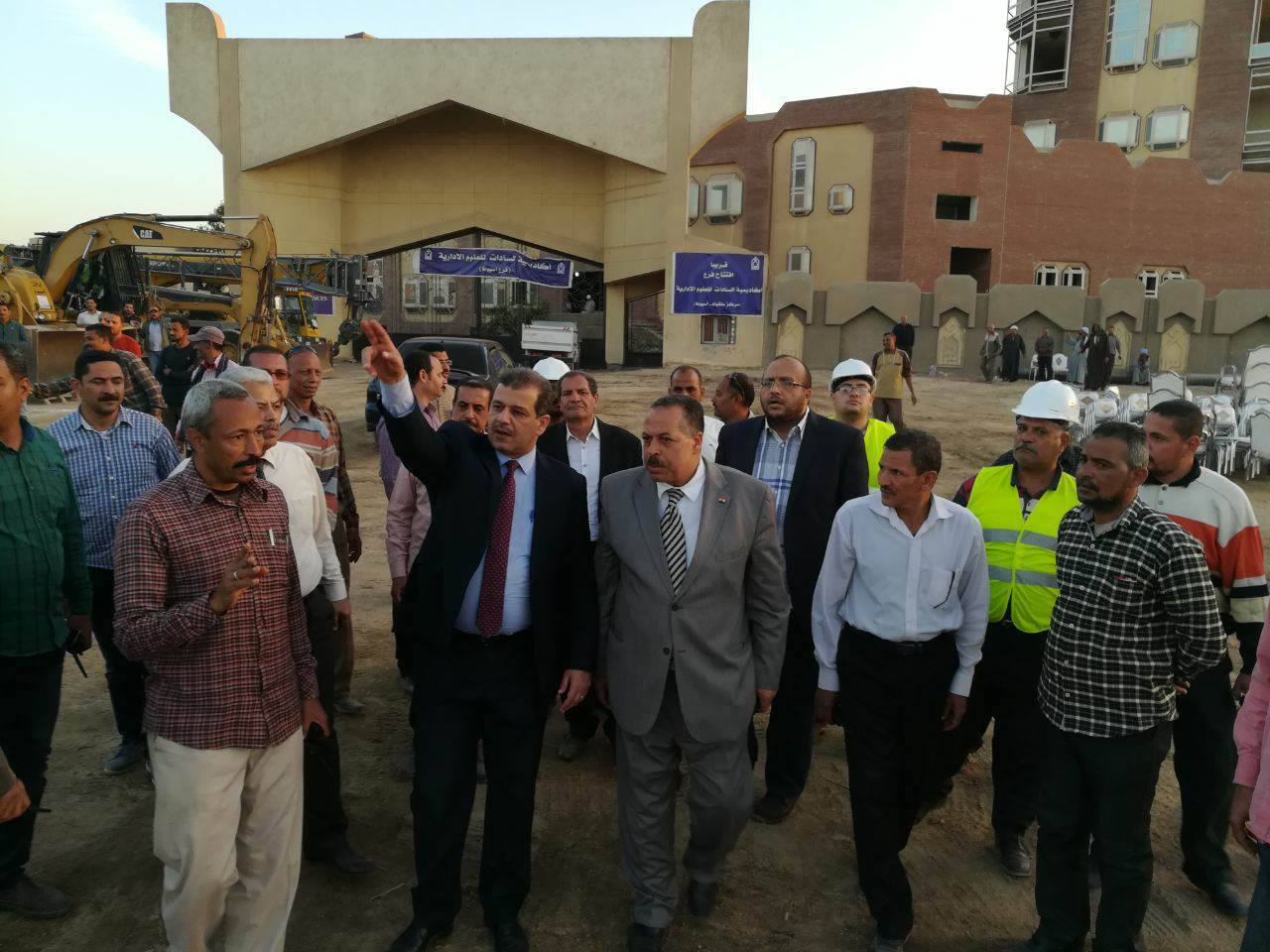 1- سكرتير عام محافظة أسيوط يشهد تجربة اصطفاف معدات شركة المياه