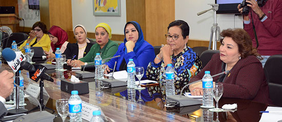 صور اجتماع الوزيرة مع نائبات البرلمان لعرض خطة الوزارة (8)