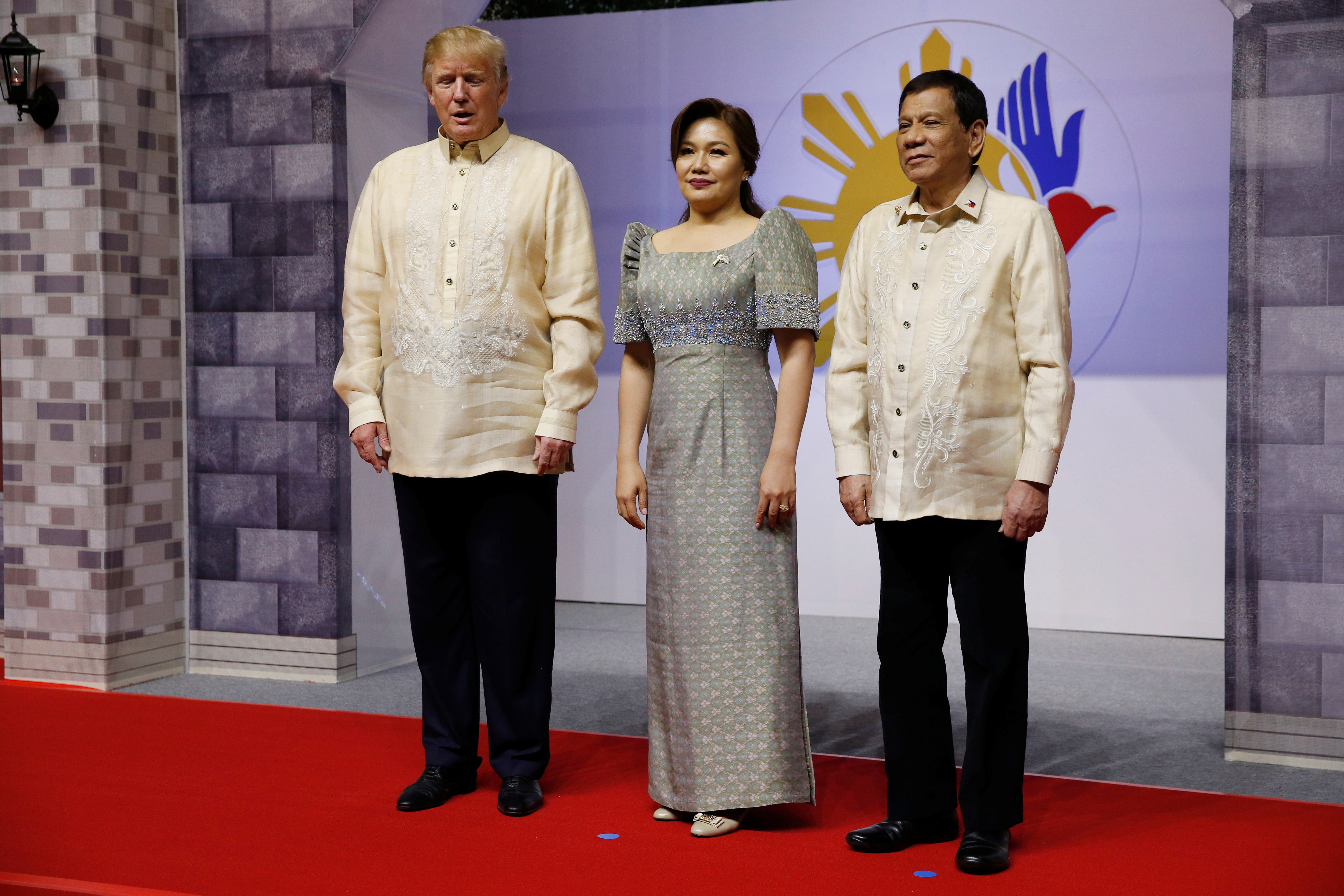 5567395-ترامب-يصل-الفلبين