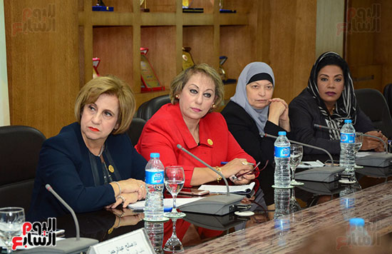 صور اجتماع الوزيرة مع نائبات البرلمان لعرض خطة الوزارة (13)