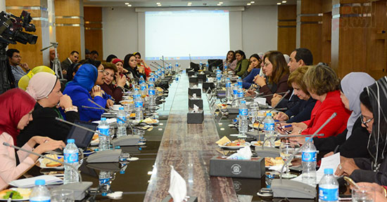 صور اجتماع الوزيرة مع نائبات البرلمان لعرض خطة الوزارة (14)