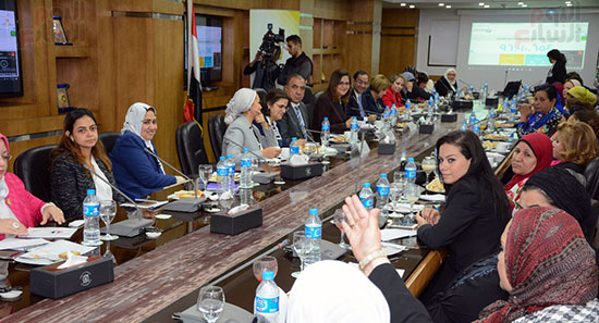 صور اجتماع الوزيرة مع نائبات البرلمان لعرض خطة الوزارة (17)