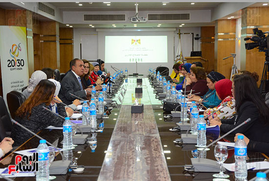 صور اجتماع الوزيرة مع نائبات البرلمان لعرض خطة الوزارة (20)