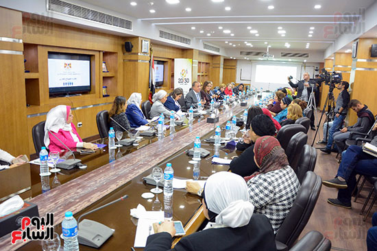 صور اجتماع الوزيرة مع نائبات البرلمان لعرض خطة الوزارة (1)