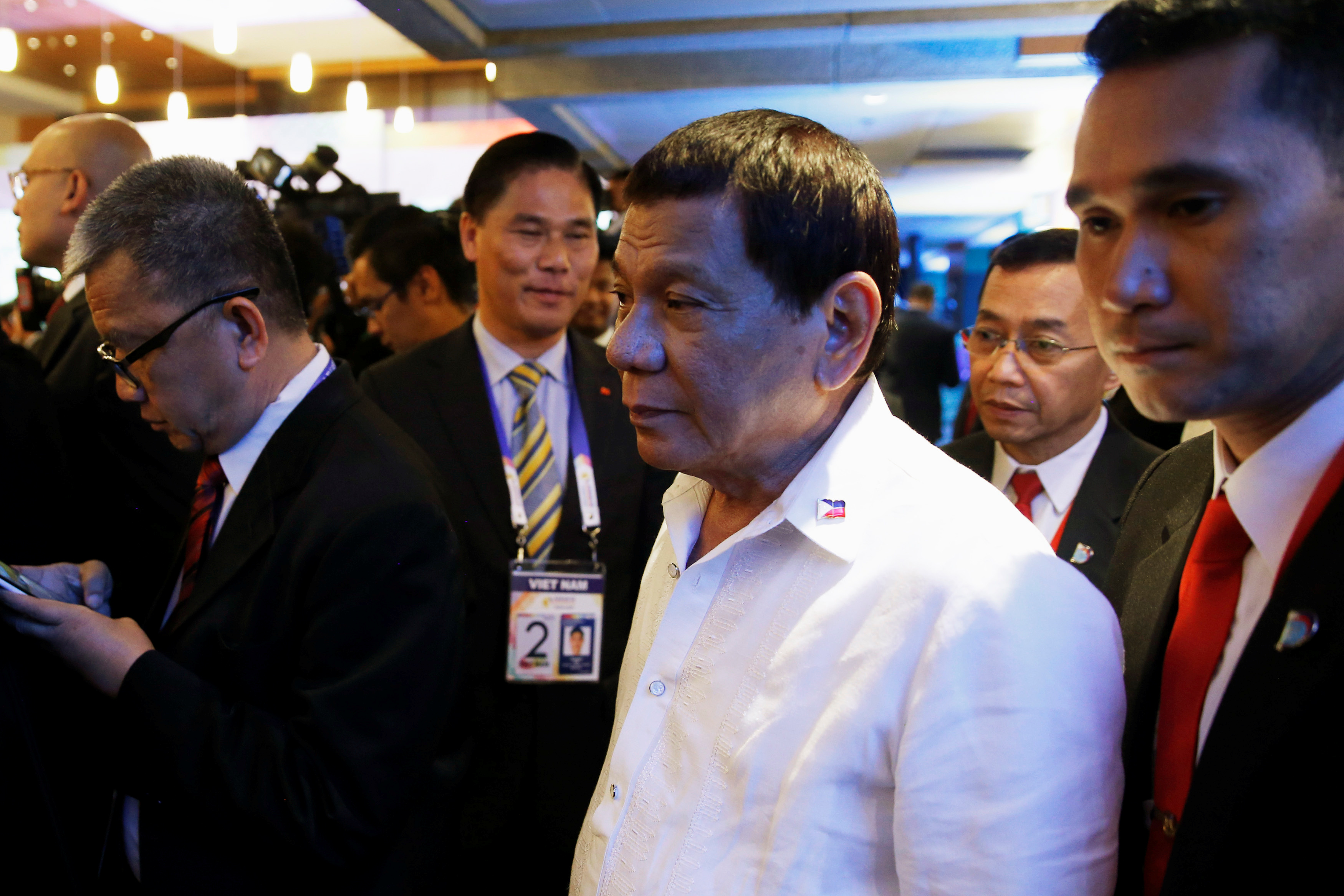 الرئيس الفلبينى يصل قاعة انعقاد قمة آسيان