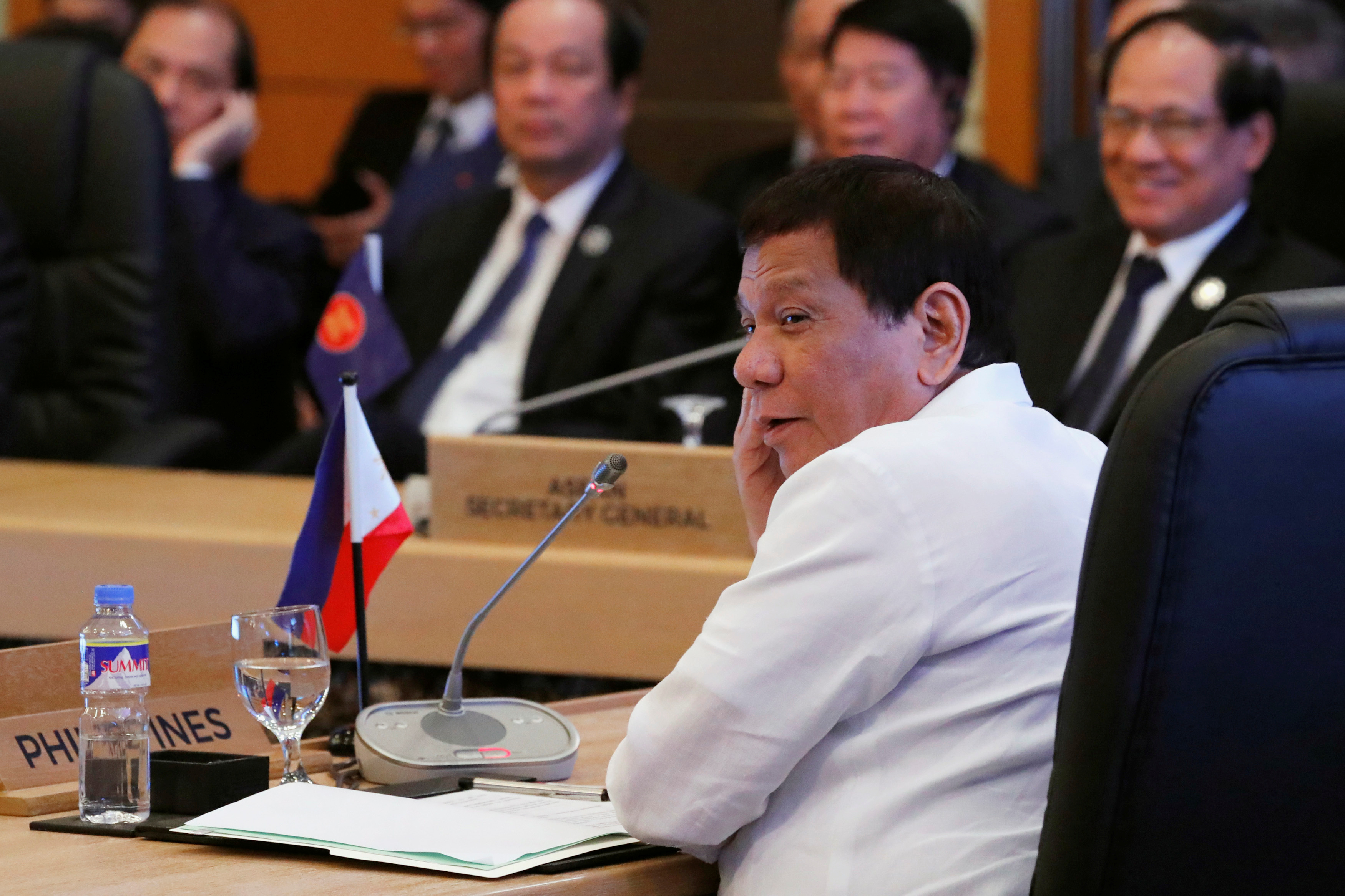 الرئيس الفلبينى خلال جلسة قمة آسيان