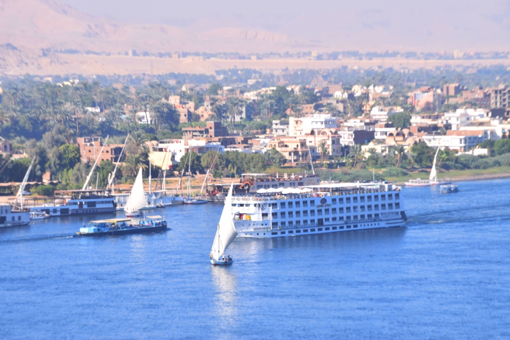   نهر النيل يشهد انتعاشة للسياحة النيلة بين الاقصر واسوان