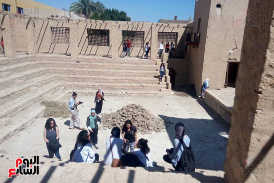 زيارة الطلبة لقرية حسن فتحي التراثية لتنفيذ مشروعات داخلها