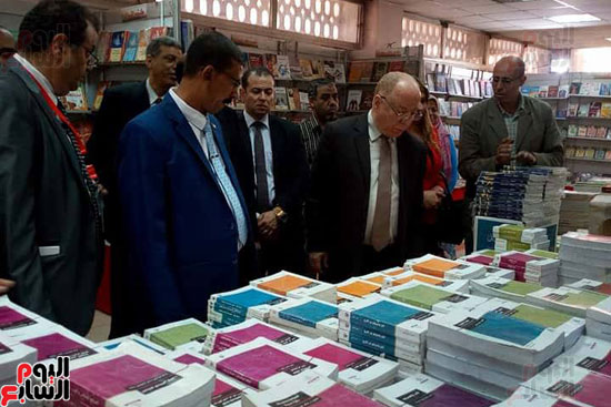 وزير الثقافة يفتتح معرض اسوان للكتاب