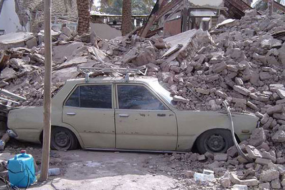 آثار زلزال بام إيران 2003