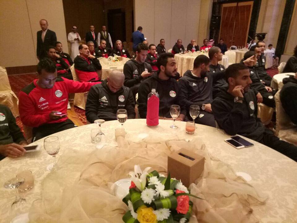 لاعبو المنتخب يحضرون حفل التكريم في السعودية (1)