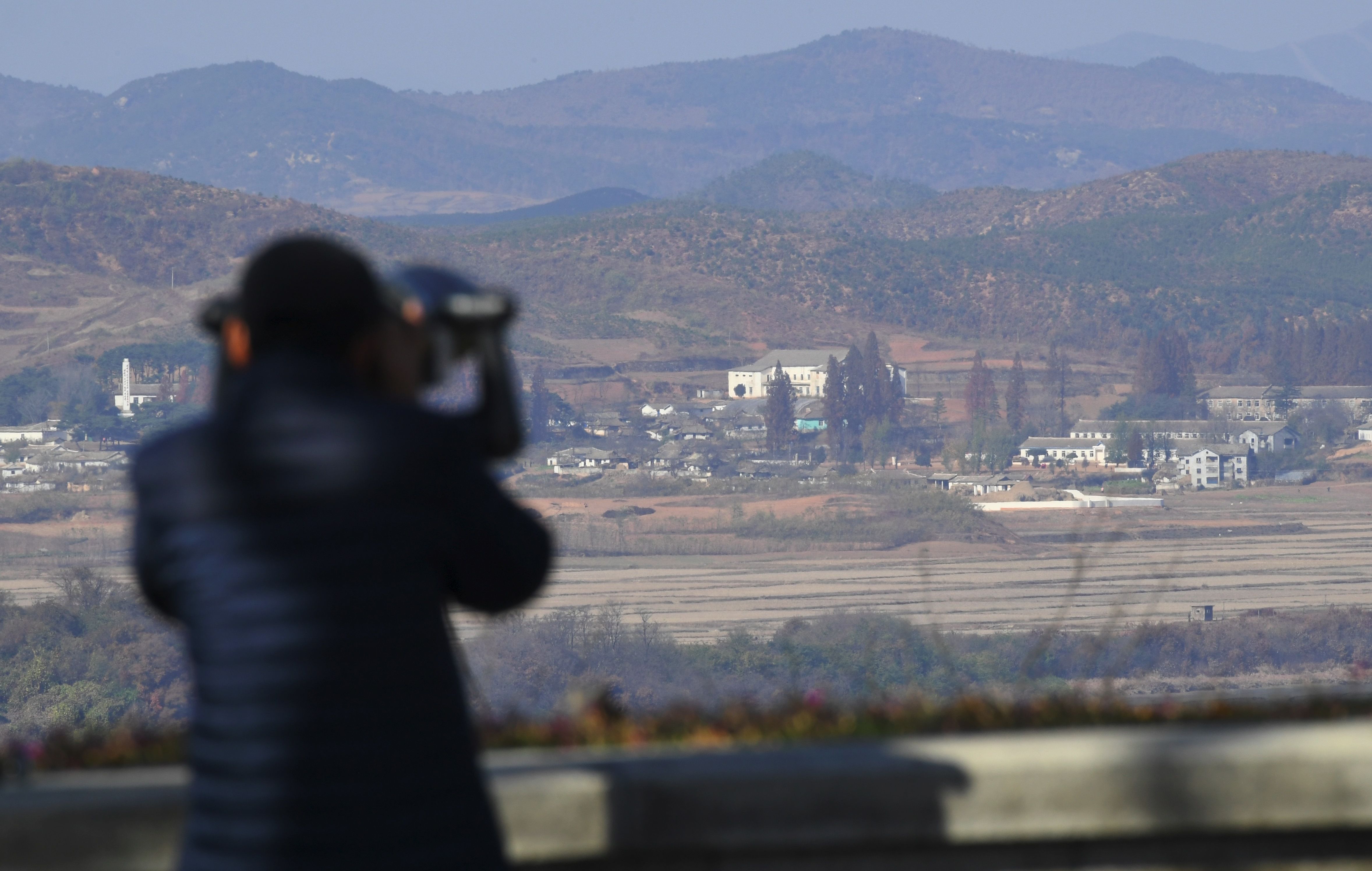 الحدود  بين كوريا الشمالية والجنوبية