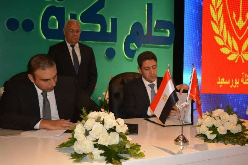 توقيع عقود الفندق1 توقيع عقود الفندق1