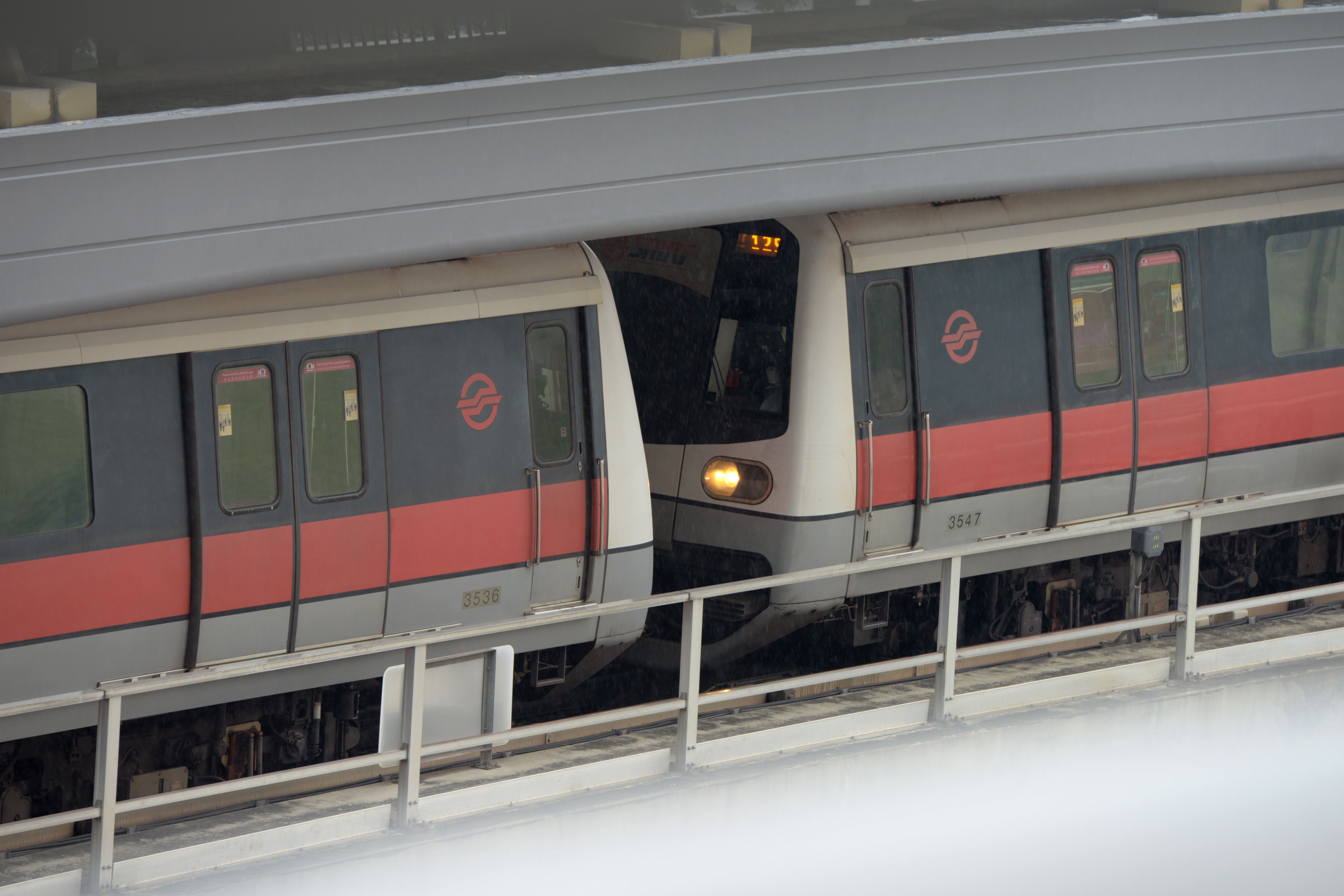 مشهد لحادث تصادم قطارين فى سنغافورة