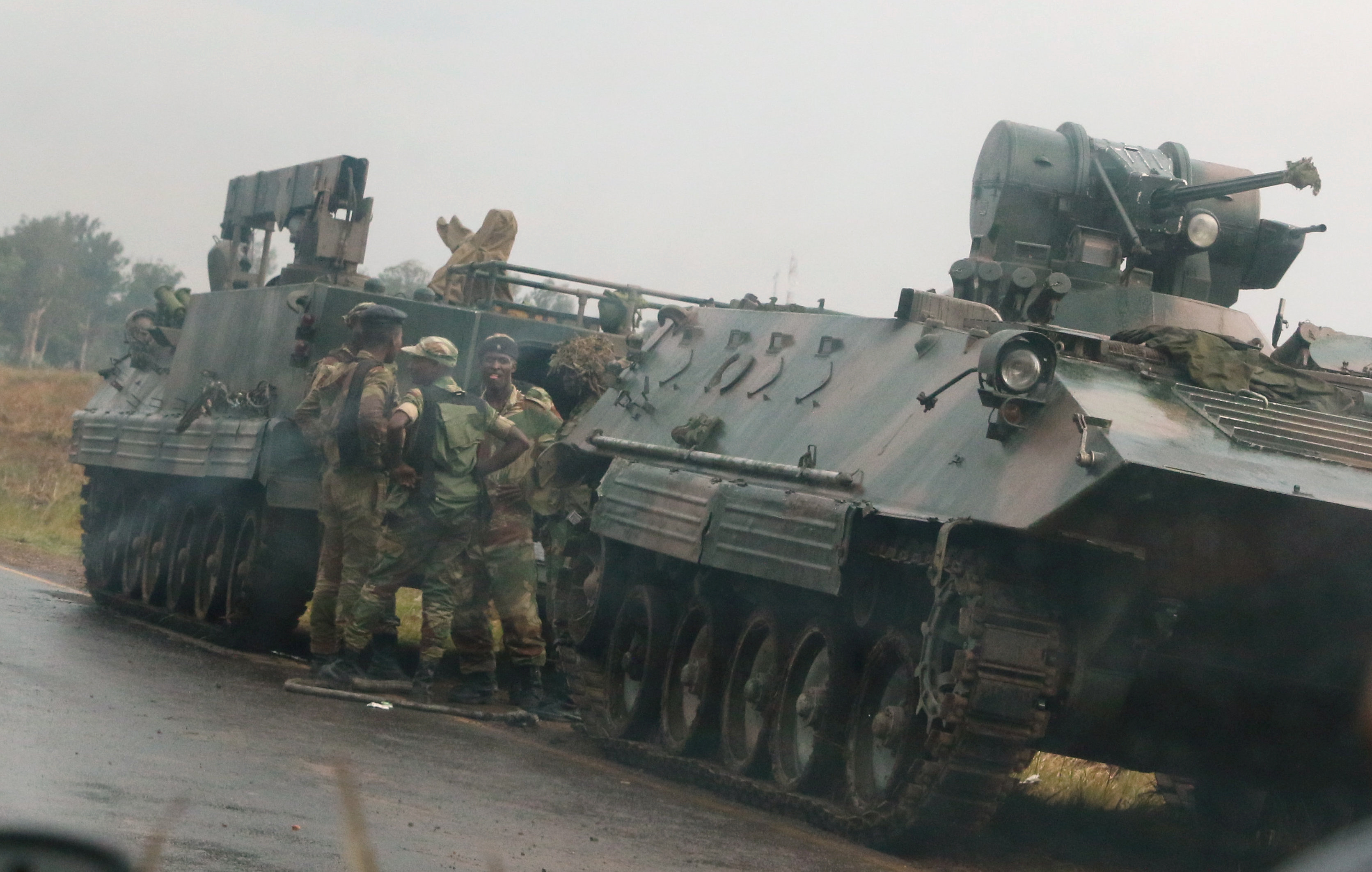 انتشار مكثف لمركبات الجيش الزيمبابوى فى الشوارع