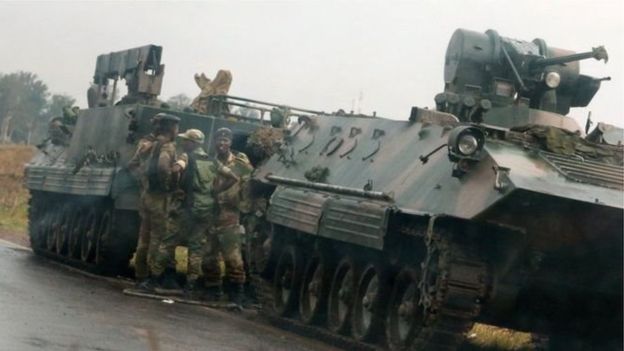 مدرعات الجيش الزيمبابوي في وسط العاصمة هراري